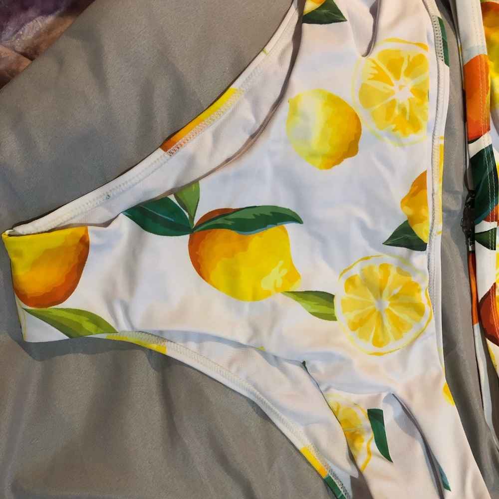 🍋 Lemon Pattern Bathing Suit - Picture 3 of 10